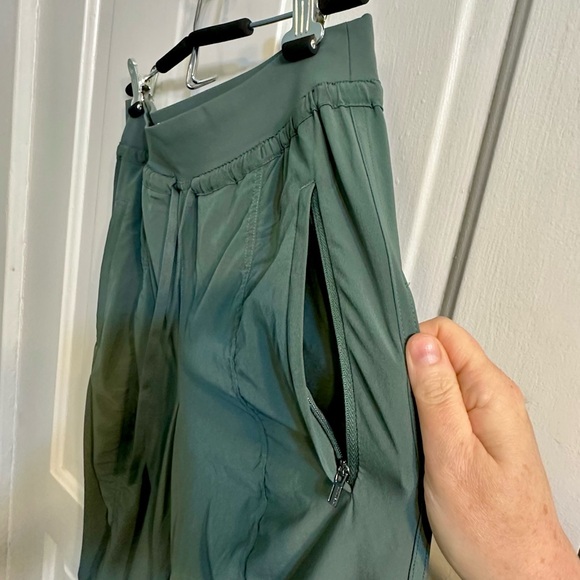Like New! Athleta Attitude Pant in Bali Green (Size 10) Soft & Stretchy - Picture 6 of 8